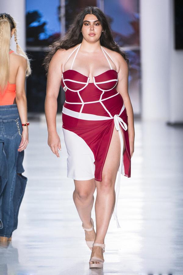 神評論|有名的大碼超模有幾個(gè)?網(wǎng)友:肉,肉,肉,我想吃肉