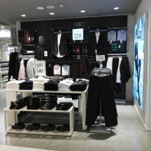  佛山市南海區(qū)鴻凱服裝道具制品廠 主營 服裝展示架 服裝陳列