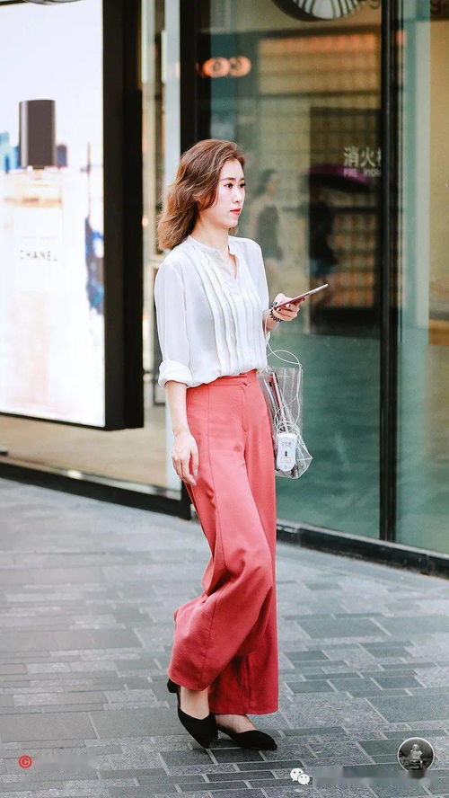 街拍 無論走到哪里,時尚新潮的服裝總是能夠引起大家的關注