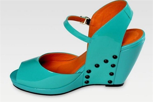 奈奢鞋帽與化妝品銷售 融合時尚與美的商業之道